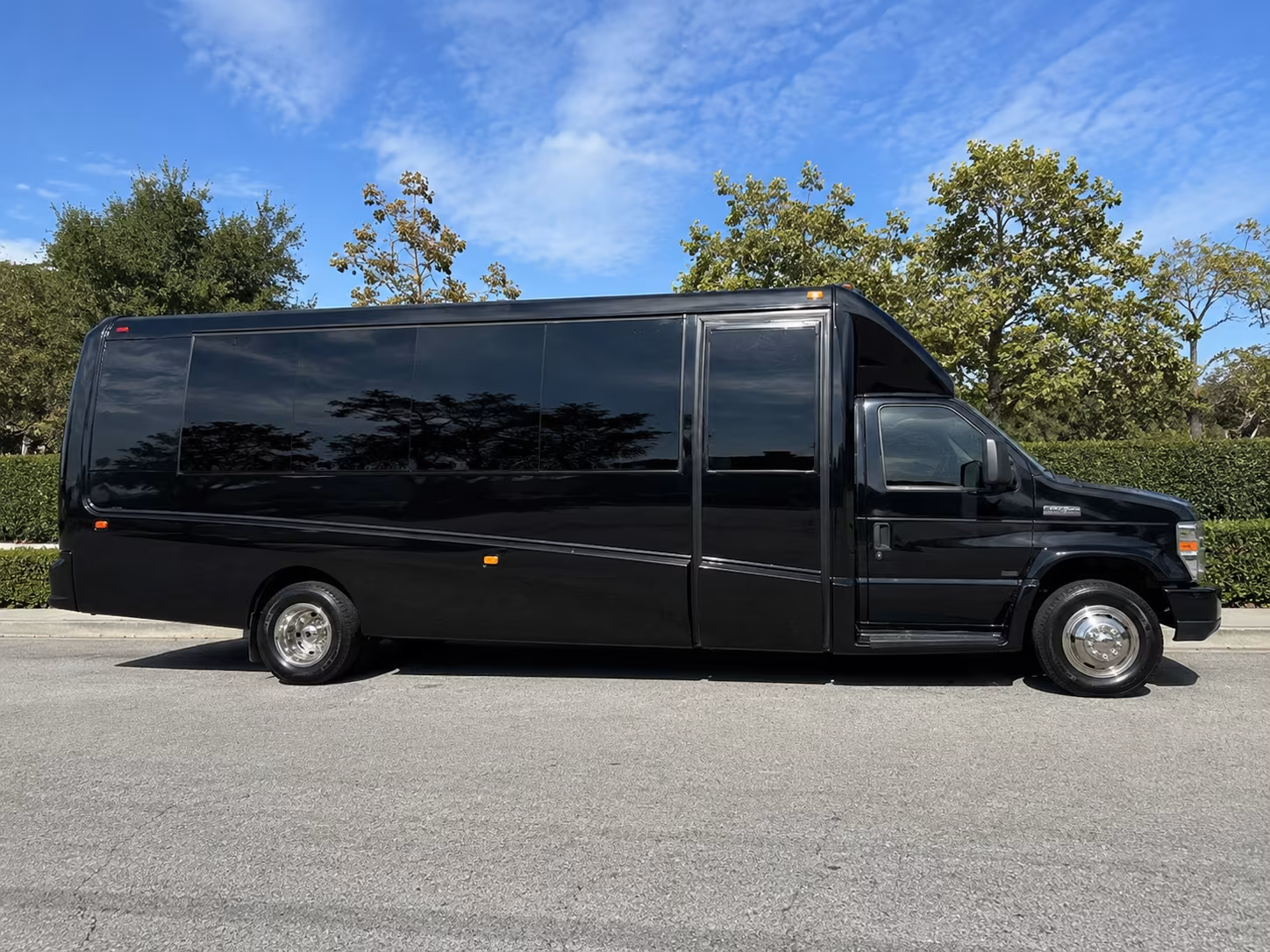 find and book transportation for your next bachelor or bachelorette party 3